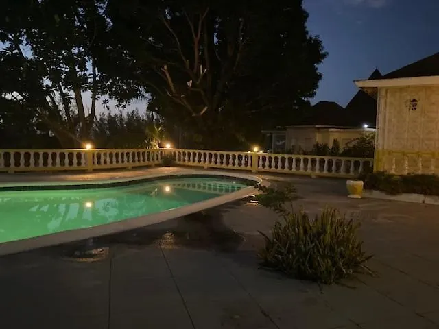 Yancey Largo With Private Pool *