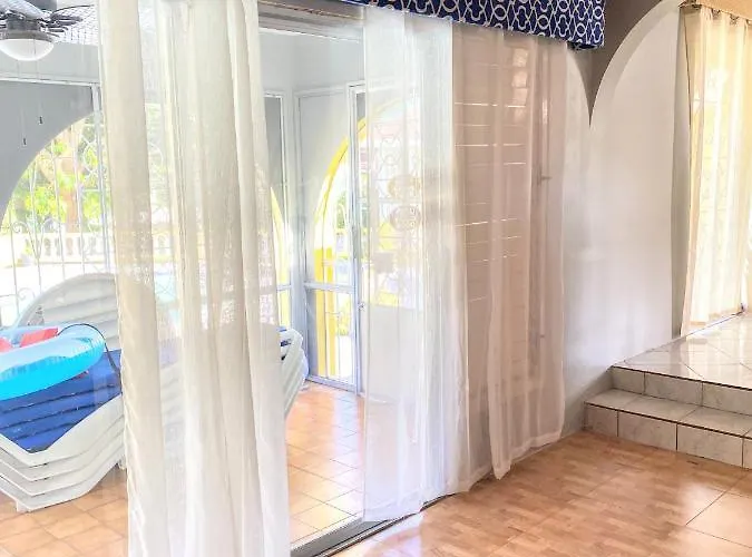 Yancey Largo With Private Pool