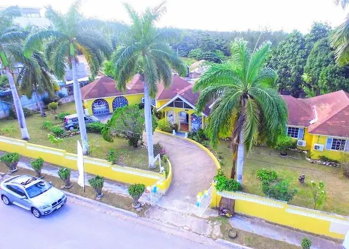 Yancey Largo With Private Pool
