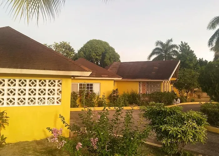 Yancey Largo With Private Pool *