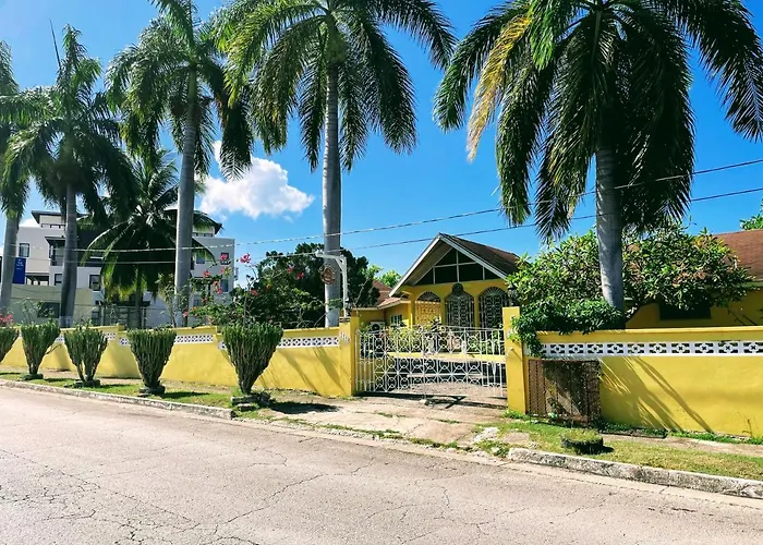 Yancey Largo With Private Pool