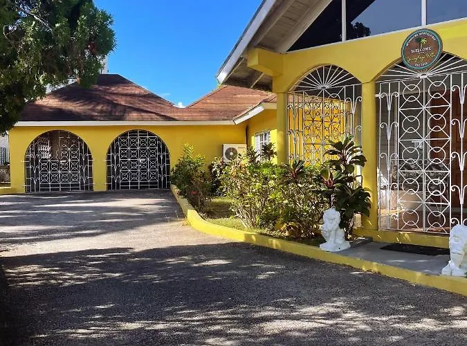 Yancey Largo With Private Pool