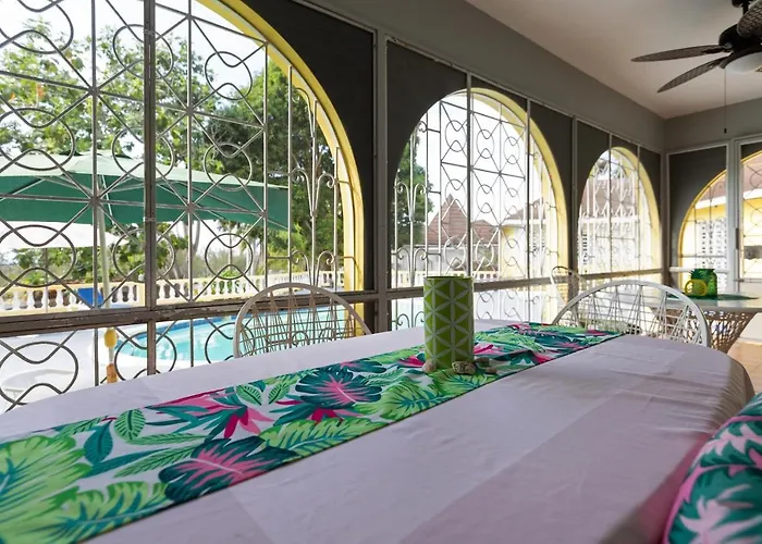 Yancey Largo With Private Pool *